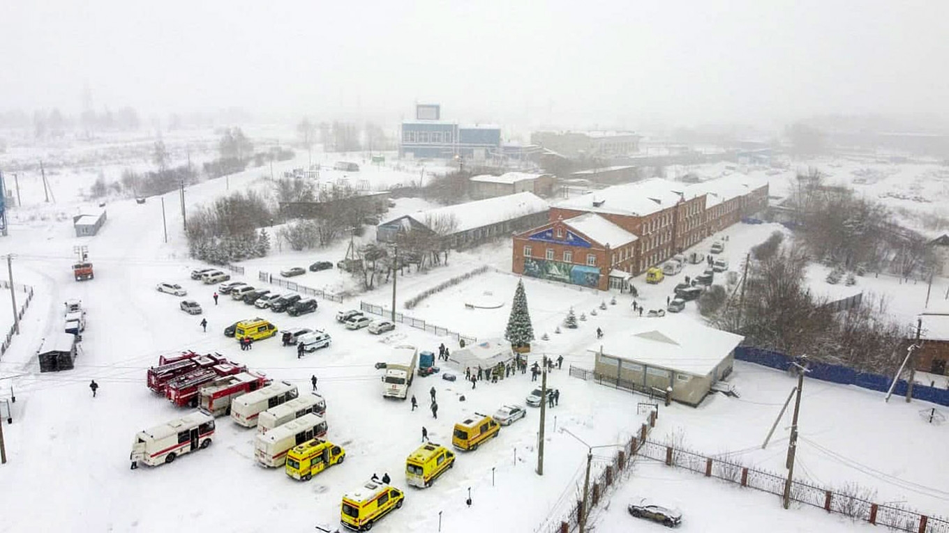 Un incendio en una explotación carbonífera en Rusia dejó a 46 trabajadores atrapados. Rescatistas trabajan contra el tiempo