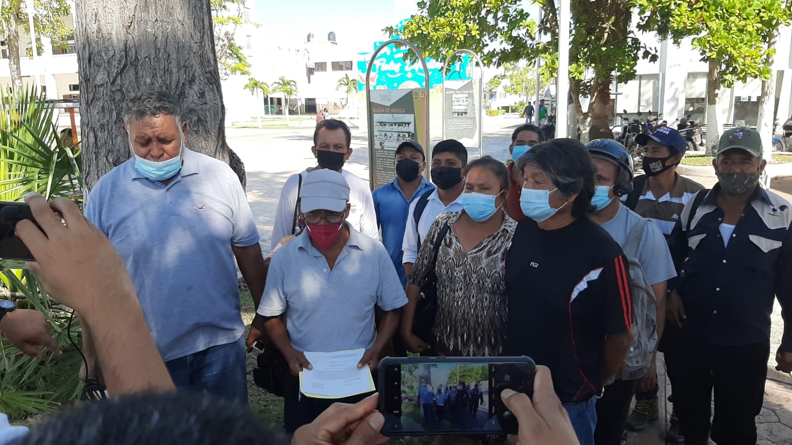 Comunidades se manifiestan afuera de las instalaciones de Sefiplan en Chetumal