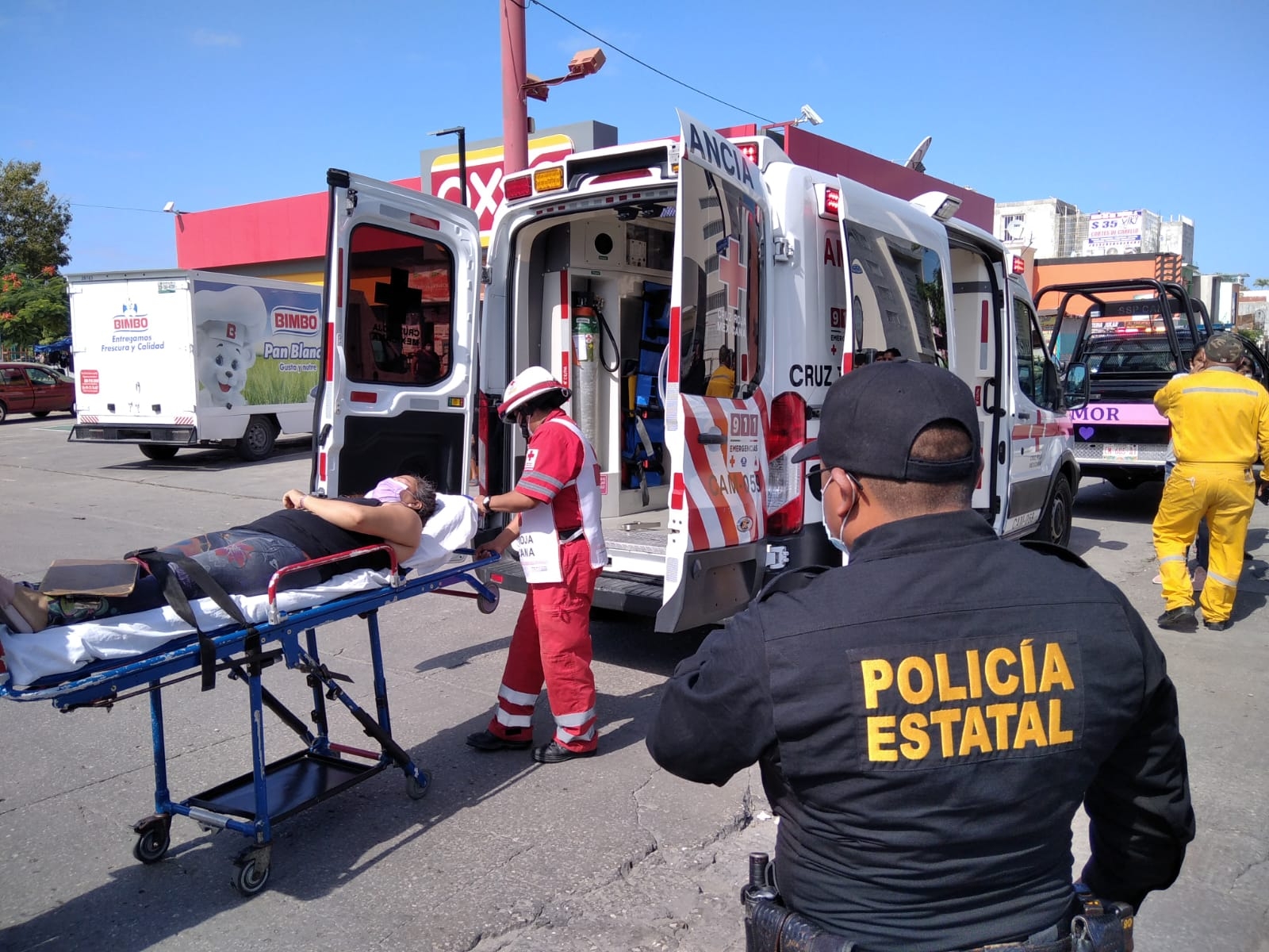 Elementos de la Cruz Roja arribaron hasta la avenida contadores, cerca de la primaria urbana federal “Josefa Ortiz de Domínguez”