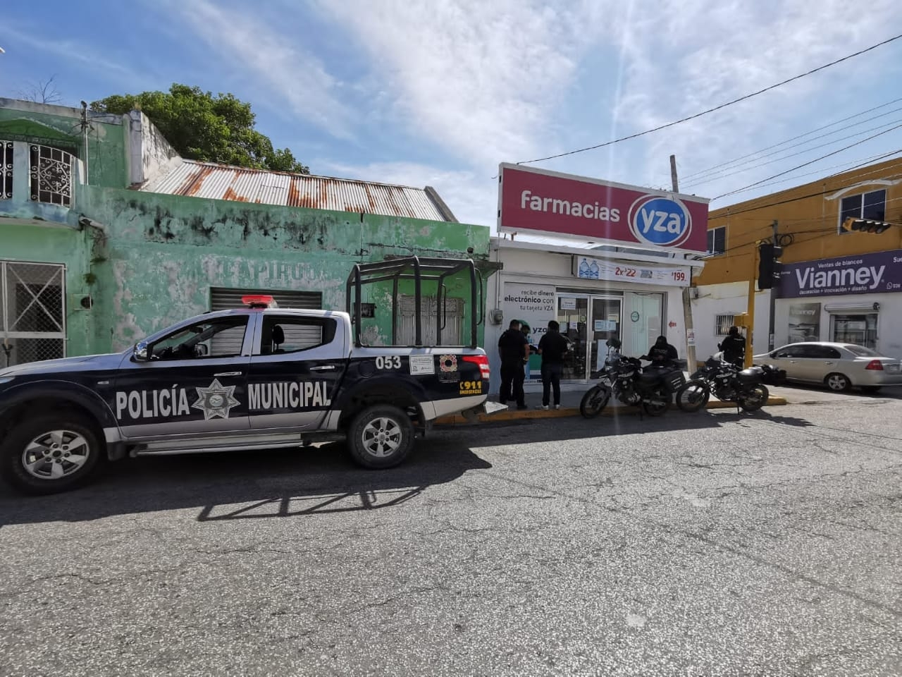 El robo se registró Alrededor de las 10:40 horas, cuando un sospechoso portando una navaja, ingreso a la farmacia Yza