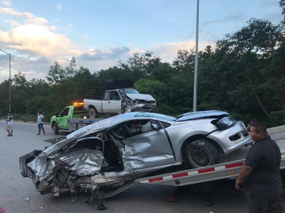 Choque automovilístico deja a dos personas lesionadas en avenida Rancho Viejo de Cancún