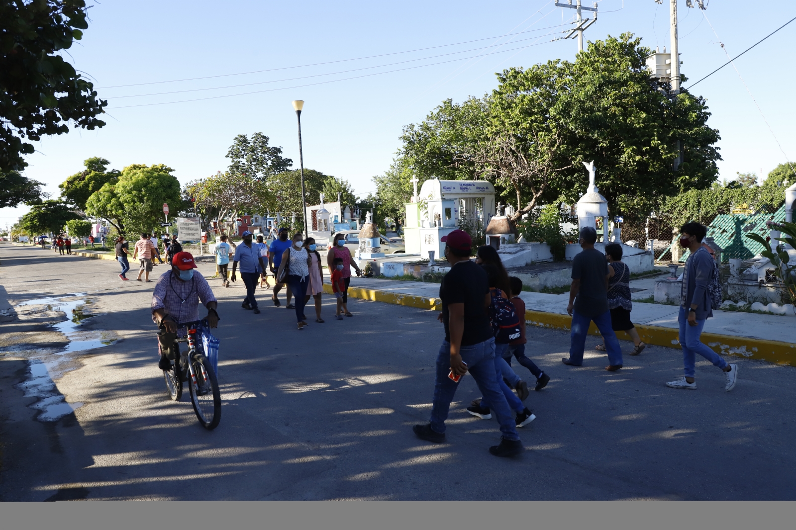 Cementerios de Mérida recibieron a casi 12 mil visitantes durante Día de Muertos