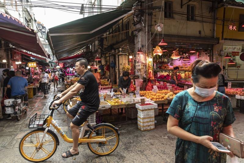 En algunas partes ya empiezan a comprar alimentos y productos de limpieza, así como ropa térmica por la entrada de una nueva ola de frío.