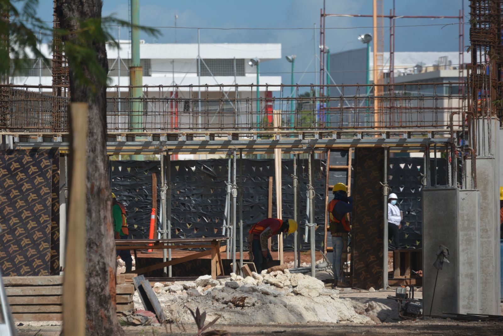 El Estadio de Beisbol 'Beto Ávila' de Cancún debe entregarse en marzo del 2022, según lo establecido por la Sedatu