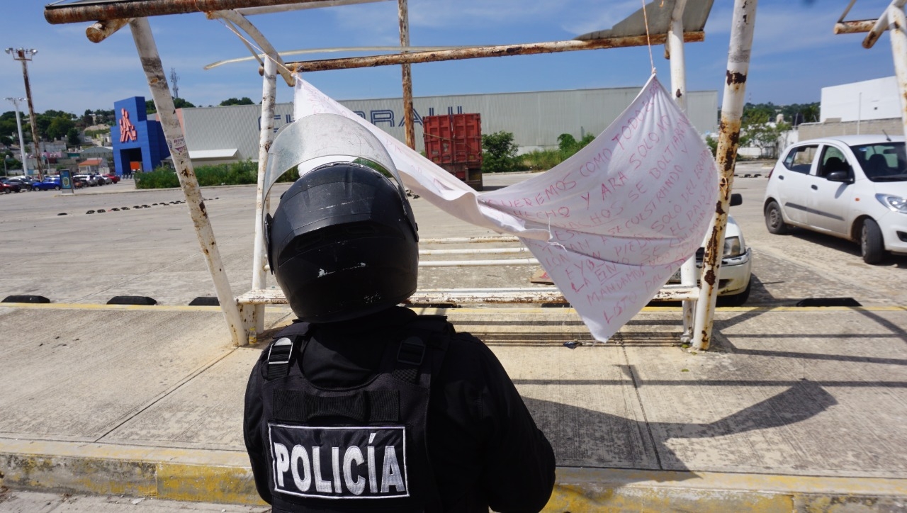 Mantas con mensajes amenazadores, es parte de lo que se ha registrado en Ciudad del Carmen y Campeche