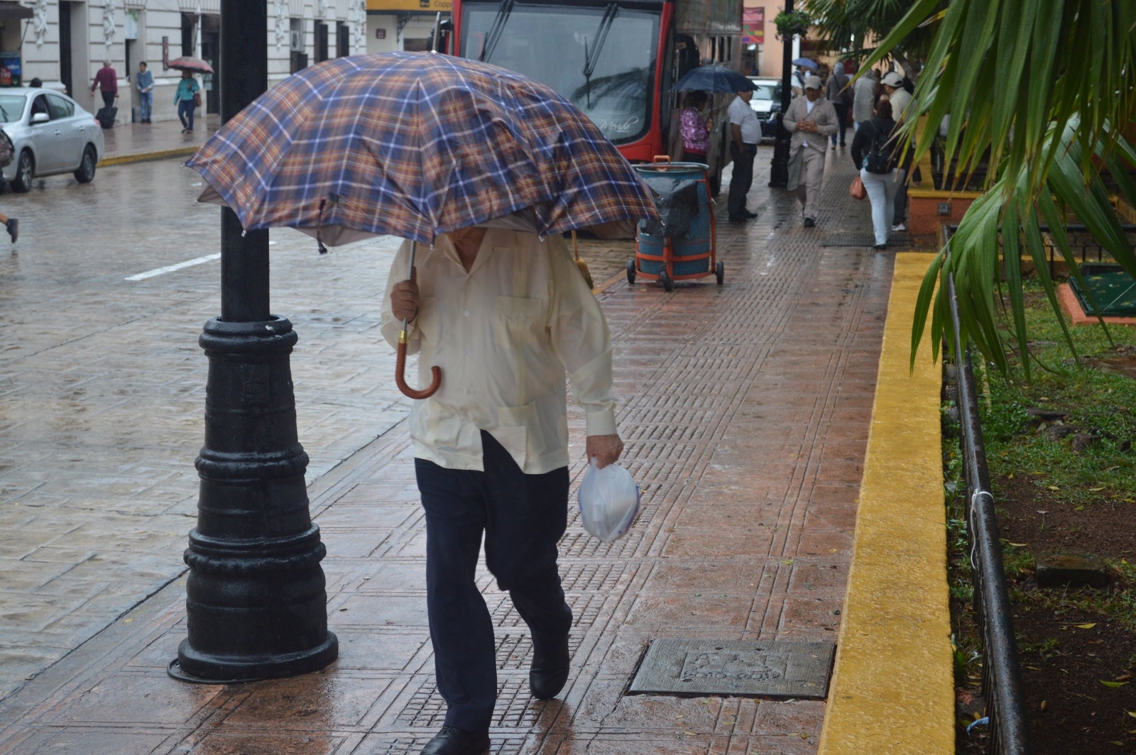 Clima en Campeche: Cielo nublado y lluvias tras Frente Frío No. 23