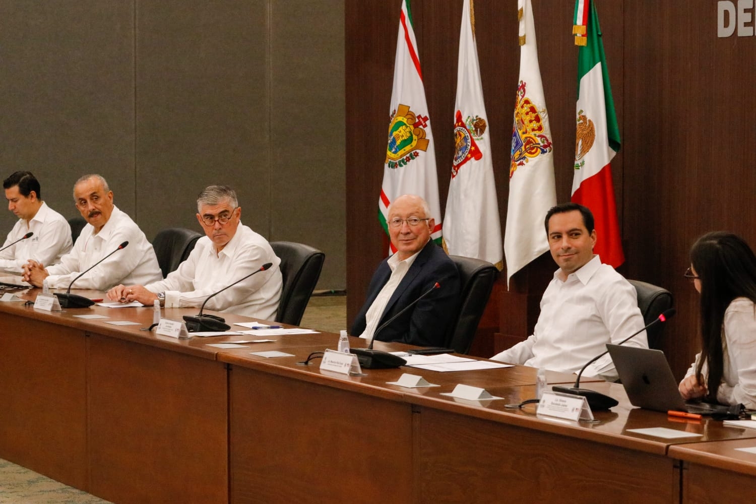 Embajador de EU en México encabeza reunión con gobernadores y empresarios en Mérida