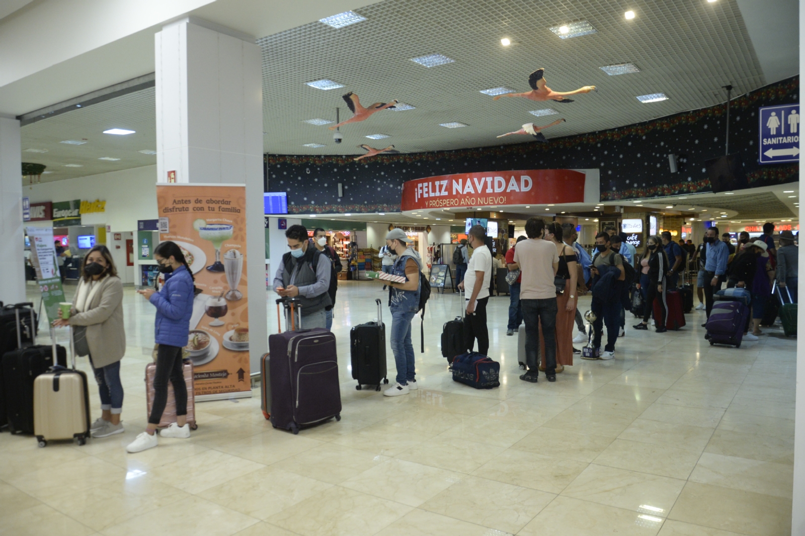 "Protesta" de empleados de Viva Aerobús atrasa operaciones en el aeropuerto de Mérida