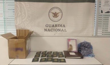 El libro que contenía la caja llevaba como título 'El primer año de mi bebé’ y contenía dentro 15 pasaportes mexicanos presumiblemente apócrifos