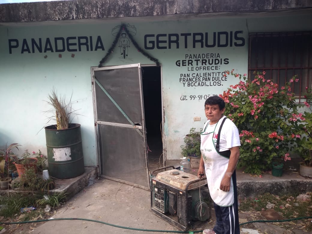 Algunos comercios tuvieron que usar plantas de luz para poder continuar con sus labores diarias