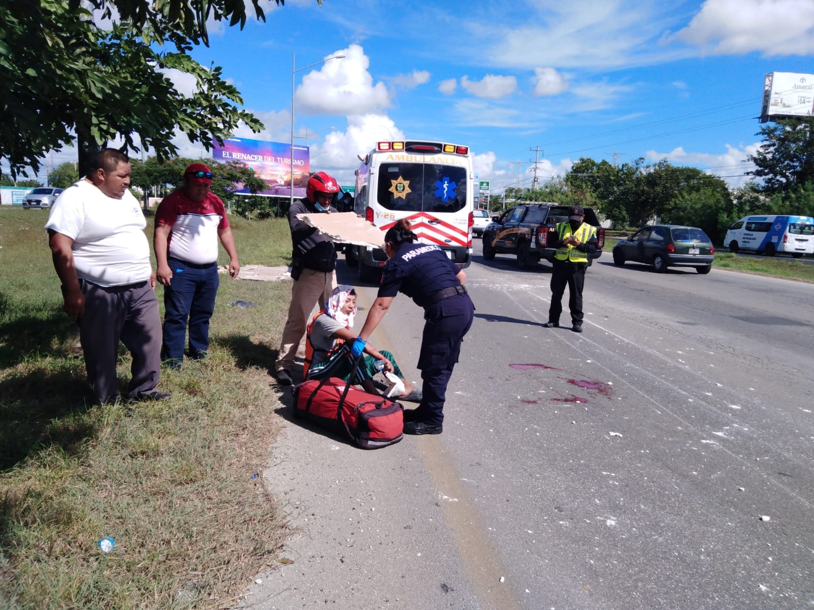 Joven sale 'volando' en pleno Anillo Periférico de Mérida: VIDEO