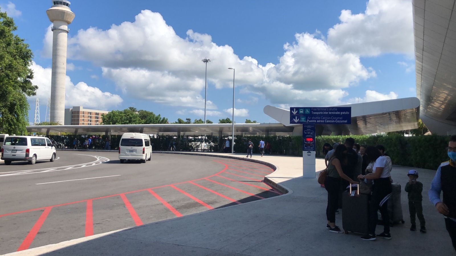 Aeropuerto de Cancún rompe nuevo récord en vuelos; registra 617 operaciones en Navidad