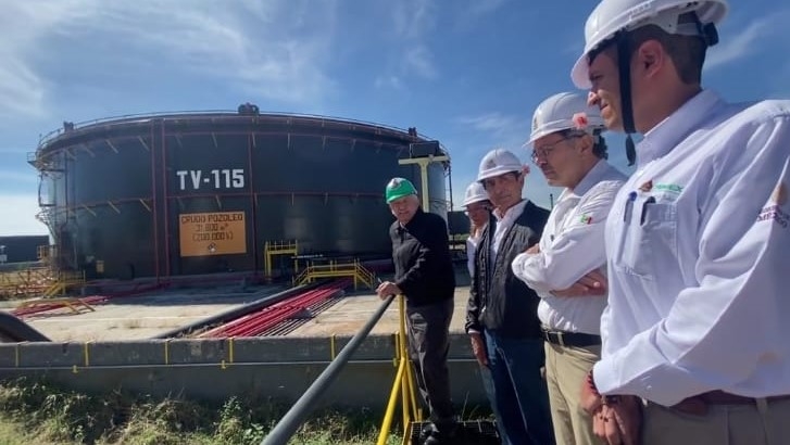 AMLO supervisa avances en refinerías de Salamanca, Guanajuato