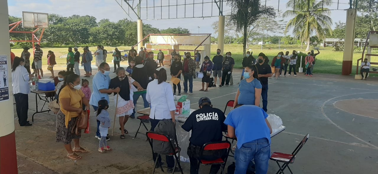 En el lugar se lleva a cabo la jornada de vacunación para personas rezagadas