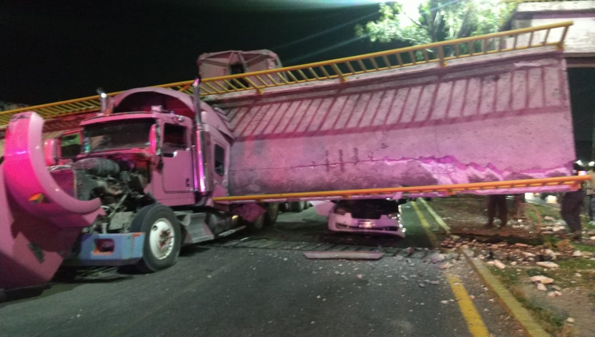 Cae puente peatonal en la México-Texcoco; no  hay lesionados