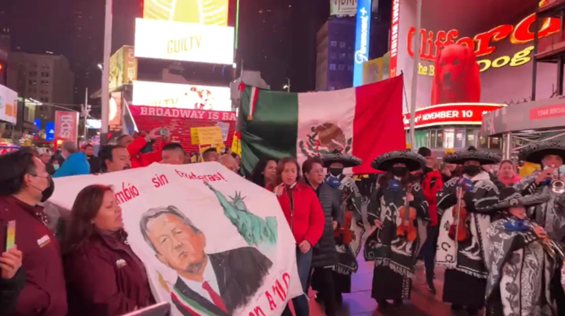 Con mariachi, así fue recibido AMLO en Nueva York