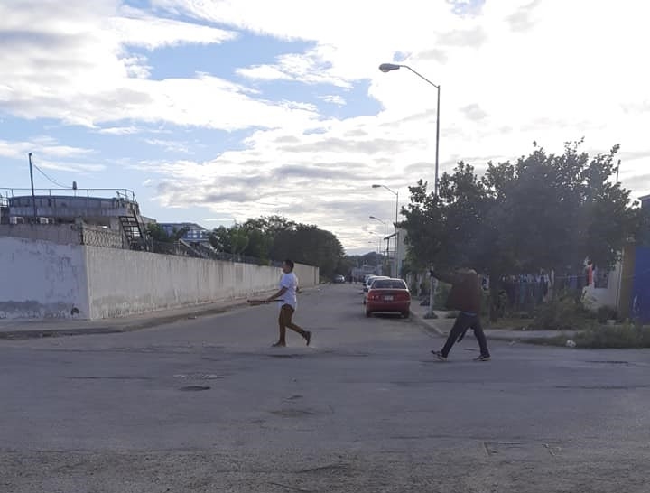 Desde sus hogares, vecinos intentaron intervenir para que la riña se detenga