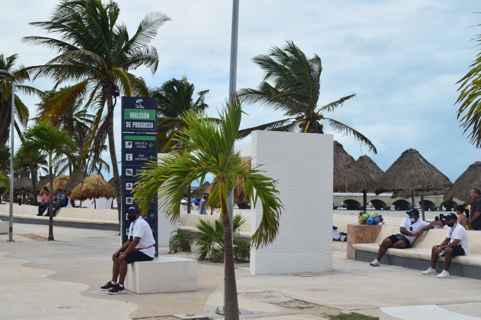 Comerciantes señalaron que el Malecón Tradicional lució prácticamente vacío, lo que se tradujo en pobres ventas