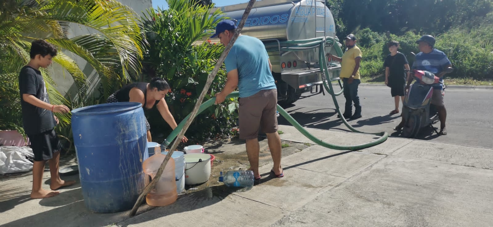 Vecinos de Puerto Aventuras amenazan con bloquear carretera federal si Aguakan no los atiende