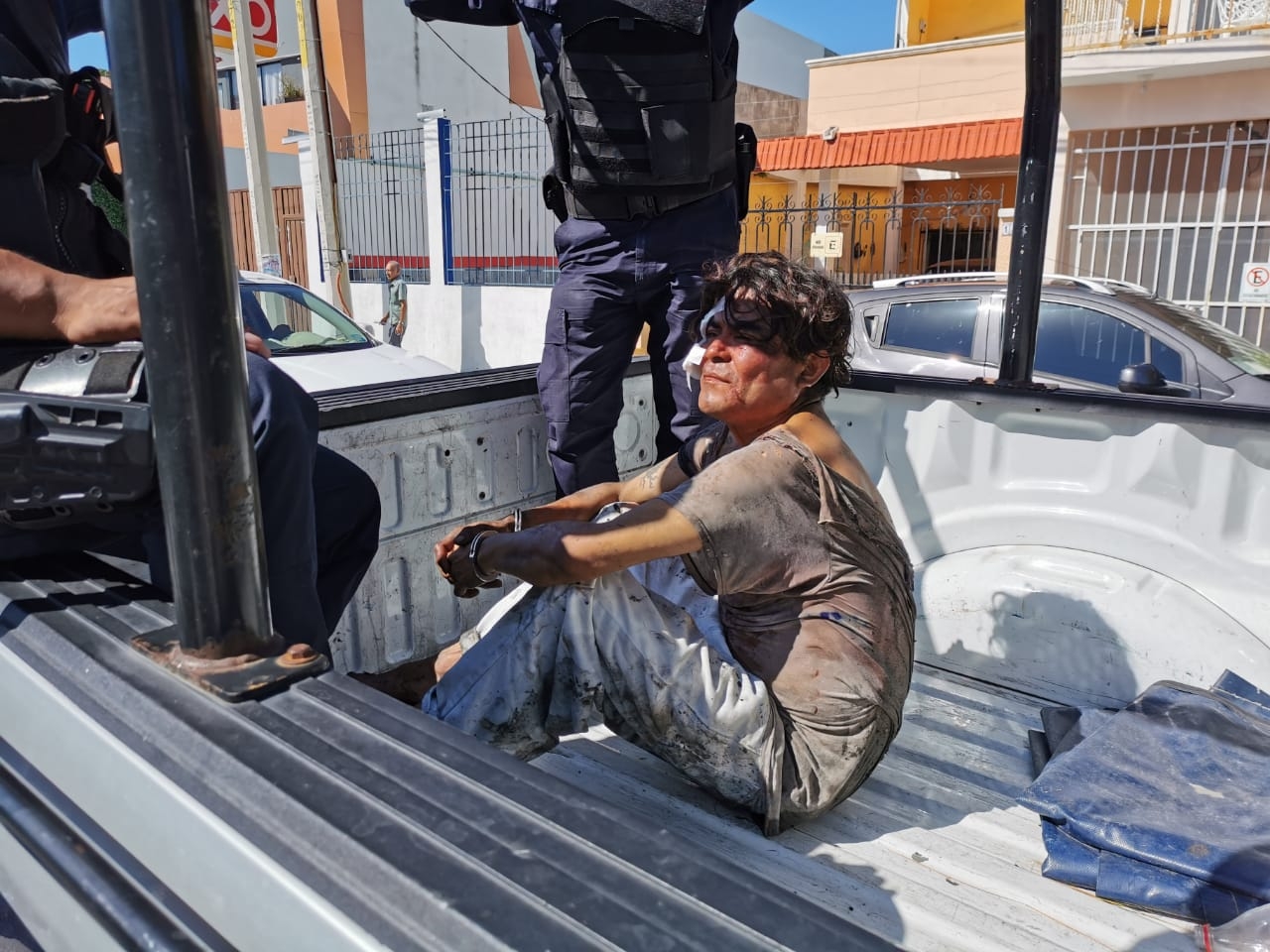 Indigente es brutalmente golpeado tras intentar abrir una camioneta en Ciudad del Carmen