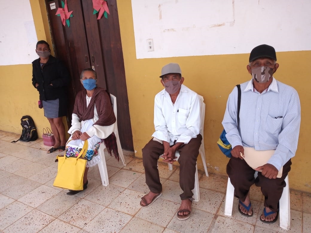 Personas de edad avanzada desean terminar la educación primaria