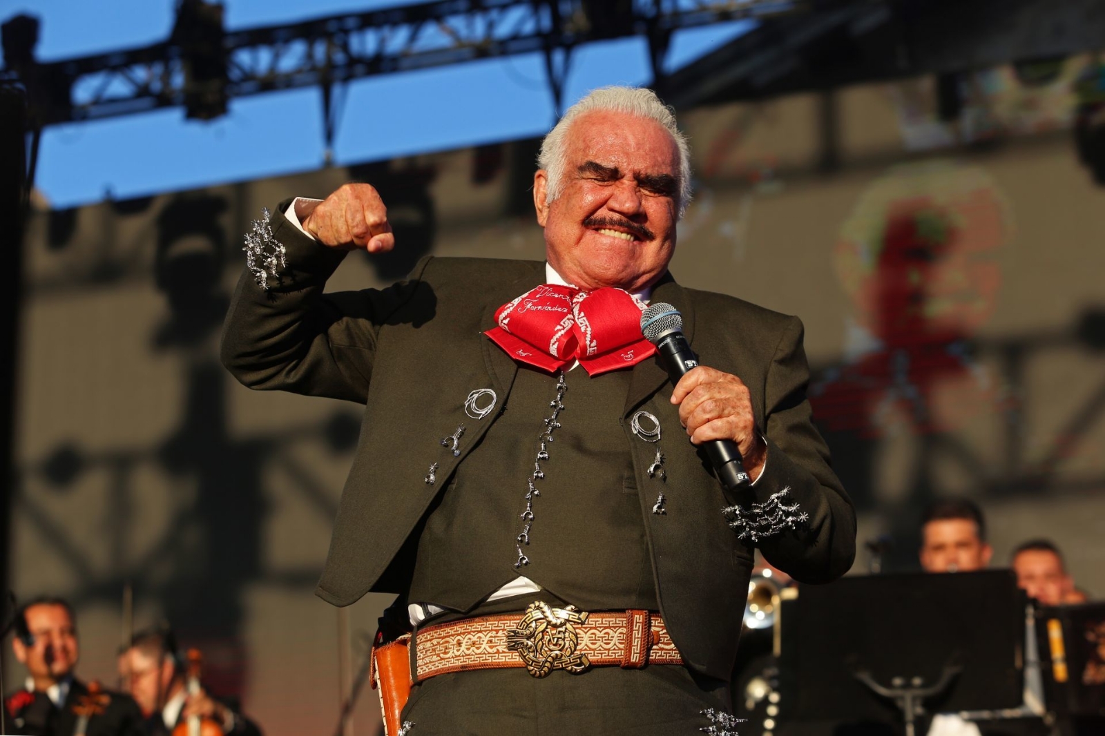 Vicente Fernández continúa recibiendo premios por su carrera musical