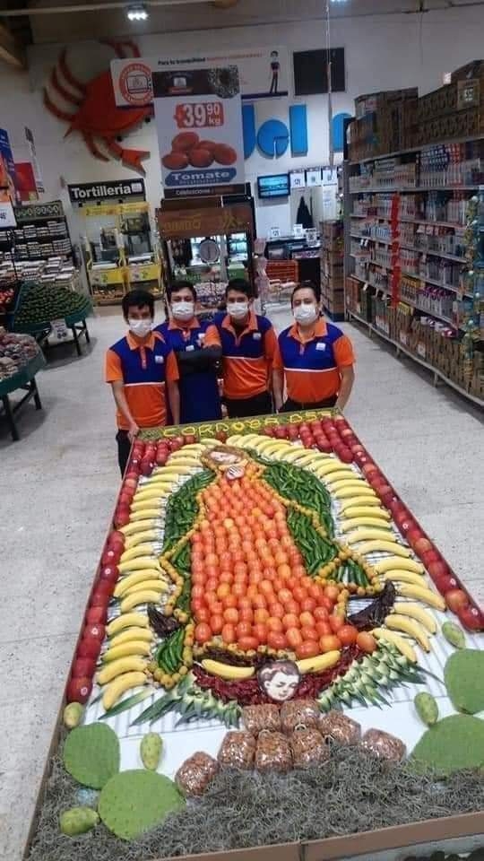 "Aparecen" a la Virgen de Guadalupe con frutas y verduras en Chedraui