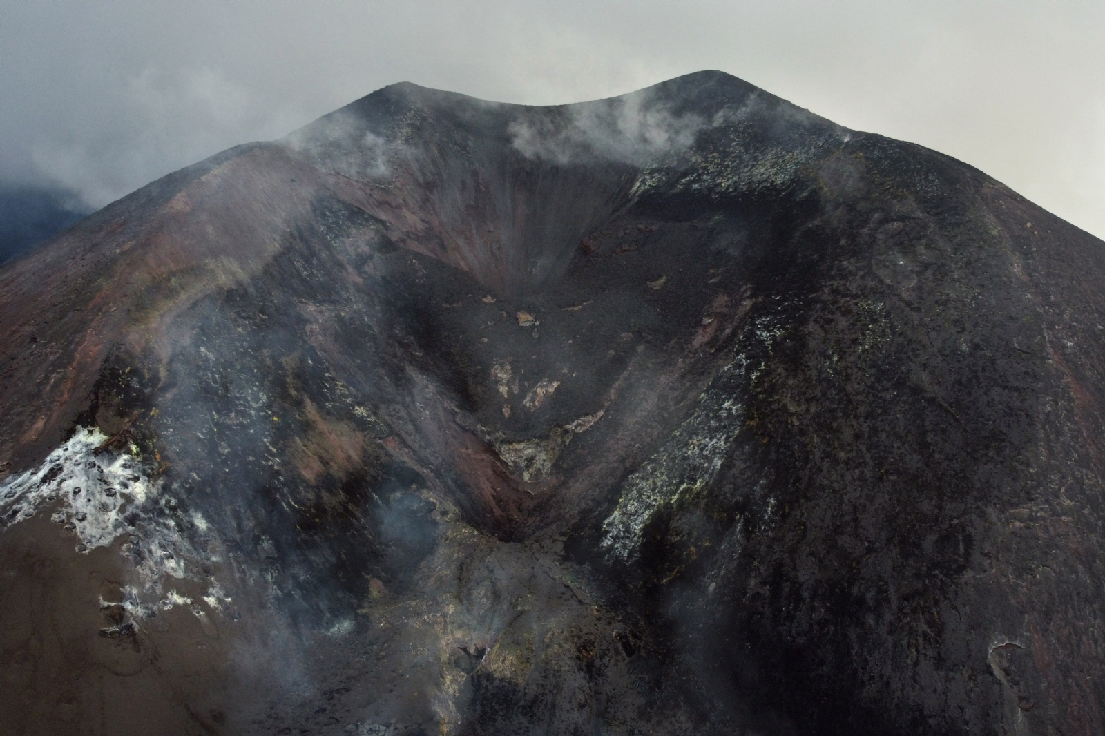 Volcán de La Palma podría apagarse luego de tres meses de erupción