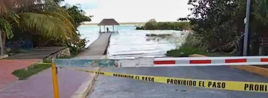 Con ayuda de una lancha los oficiales arrastraron el cuerpo a la orilla