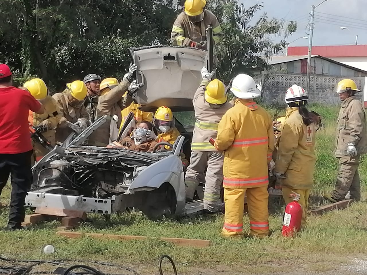 Imparten curso de capacitación para bomberos de Quintana Roo