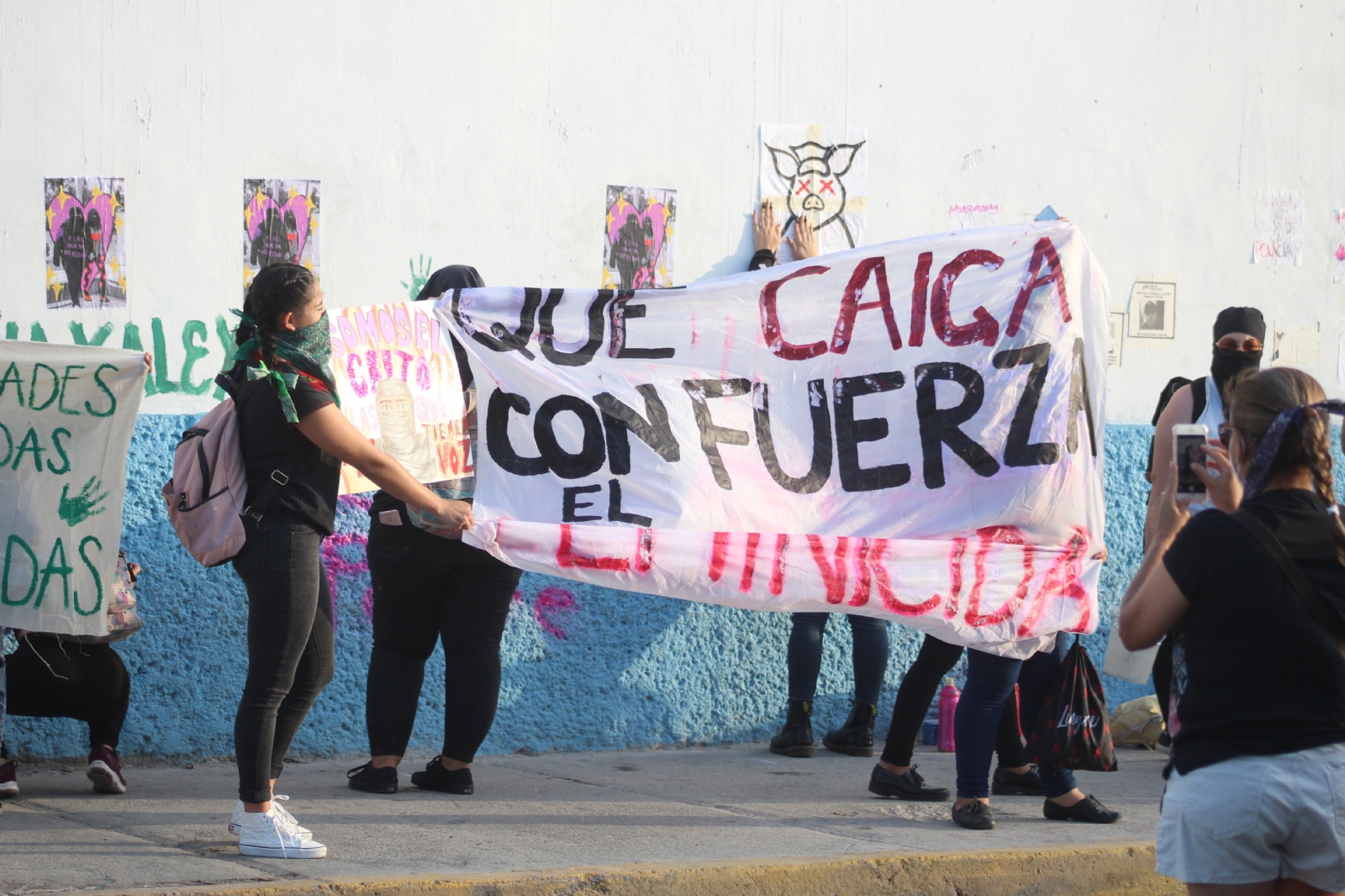 Feministas aseguran que la FGE Quintana Roo revictimiza a mujeres agredidas