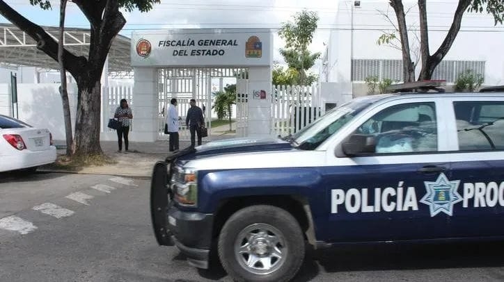 Detienen a dos narcomenudistas con 100 dosis de marihuana en Chetumal