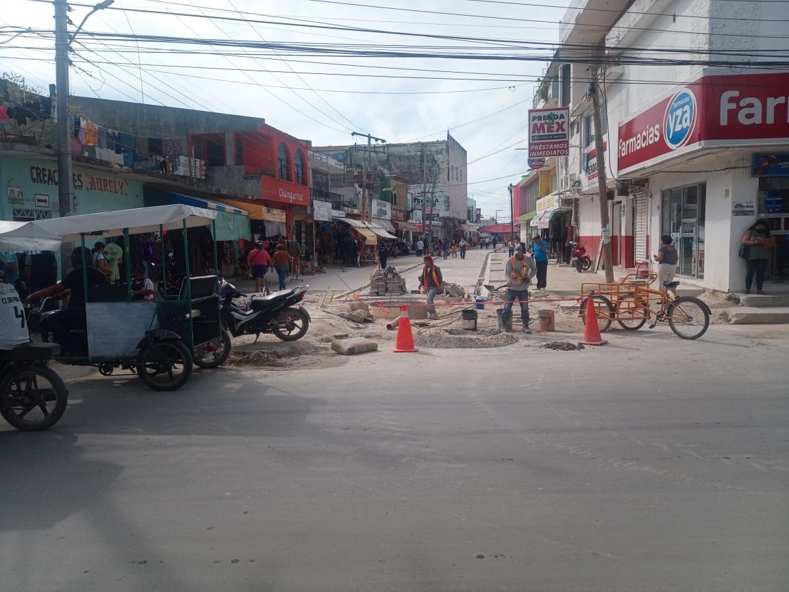 La reconstrucción vial conforma la calle 29, entre la intersección de la avenida Héctor Pérez Martínez y la 22 de la colonia Centro de la cabecera municipal