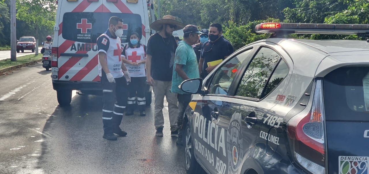 Hombre borracho dormido en la carretera moviliza a la policía de Cozumel