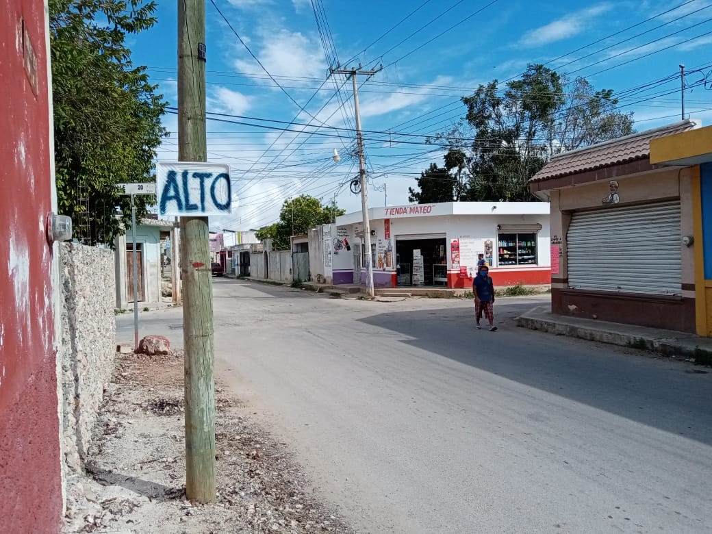 Turista francés provoca fuerte accidente debido a la falta de un 'alto' en Ticul, Yucatán