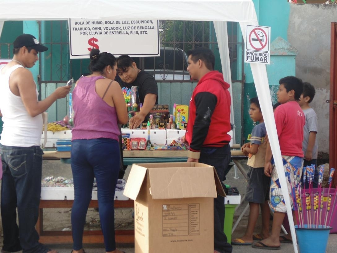 Vecinos señalan que en muchos casos son los menores de edad quienes adquieren productos elaborados con pólvora