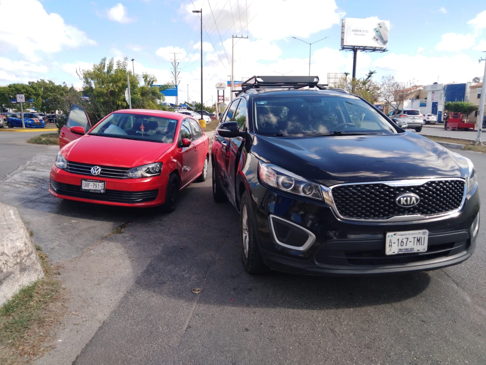 Automovilistas con placas de Quintana Roo protagonizan choque en Mérida