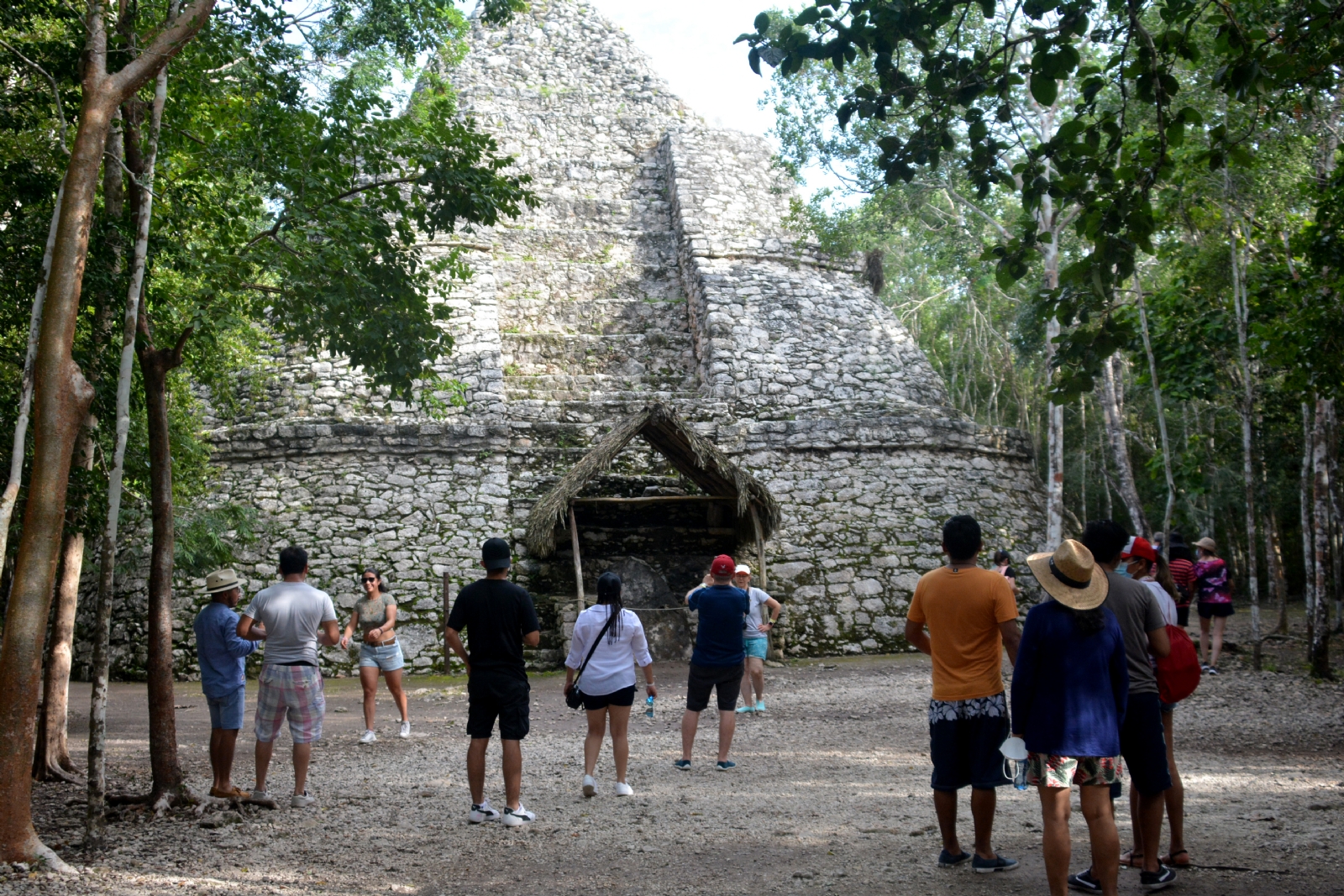 INAH Restaura zona arqueológica de Cobá en Tulum; es parte del proyecto Tren Maya