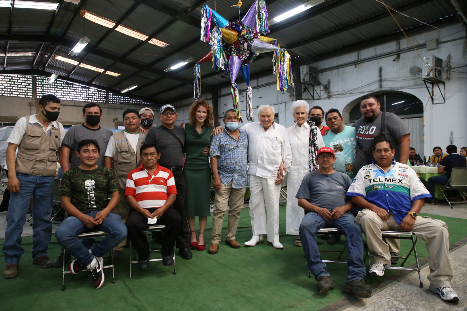 Por Esto! celebra posada; Don Mario Renato Menéndez Rodríguez insta a continuar con paso firme