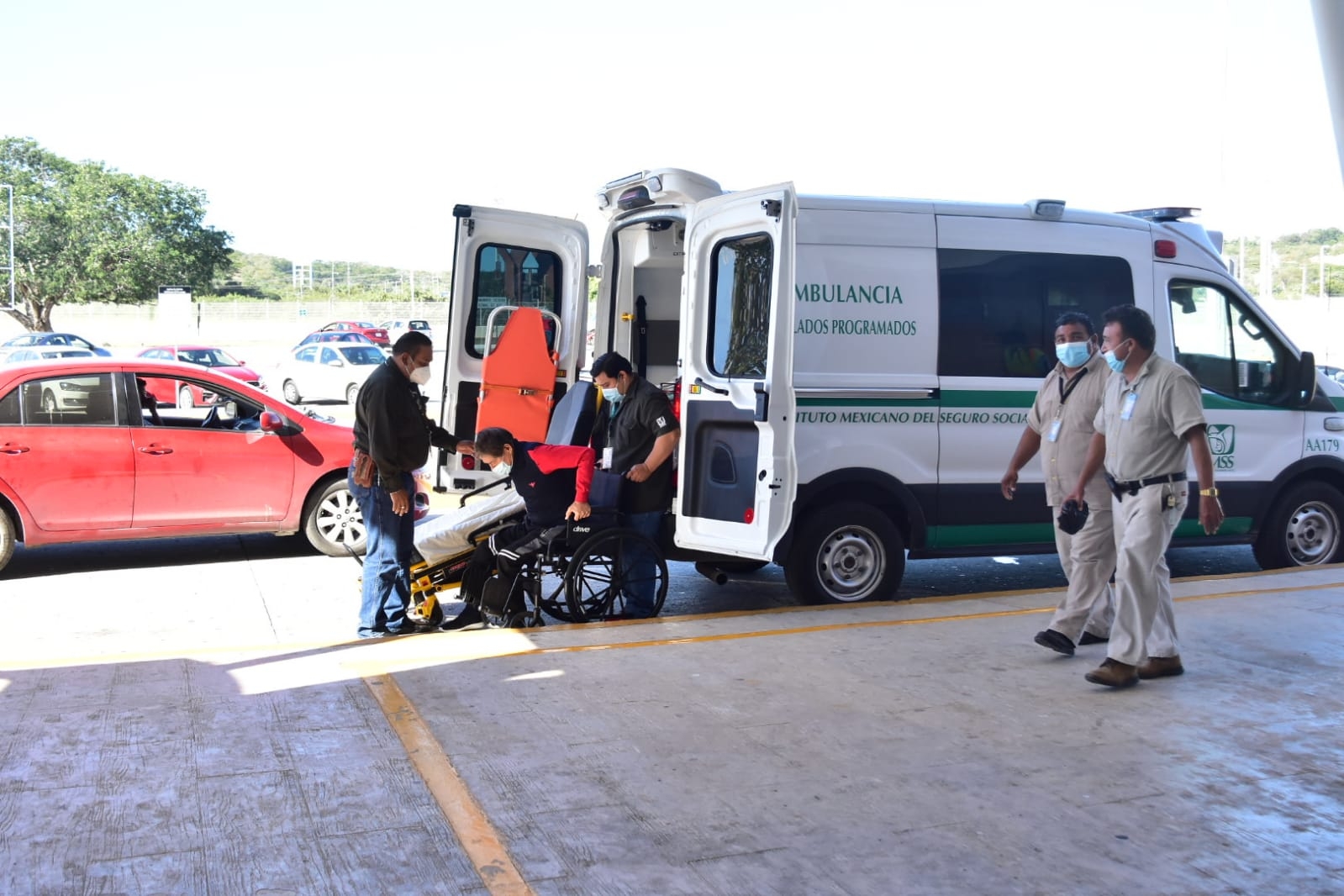 "La verdad es que estoy sorprendida porque mucha gente me dice que el IMSS no hace traslados vía aérea, sino que los llevan en ambulancia"