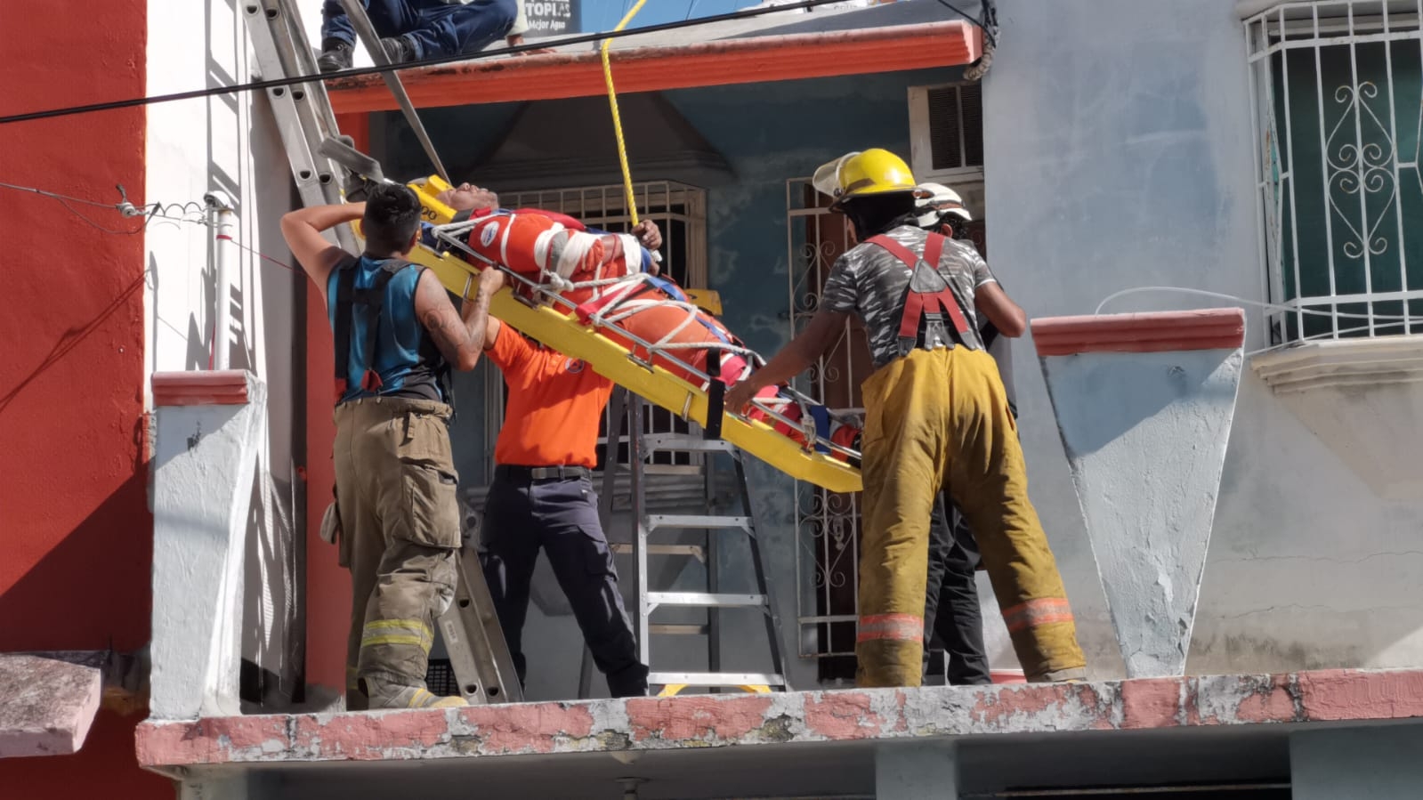 Hombre recibe descarga eléctrica en Ciudad del Carmen