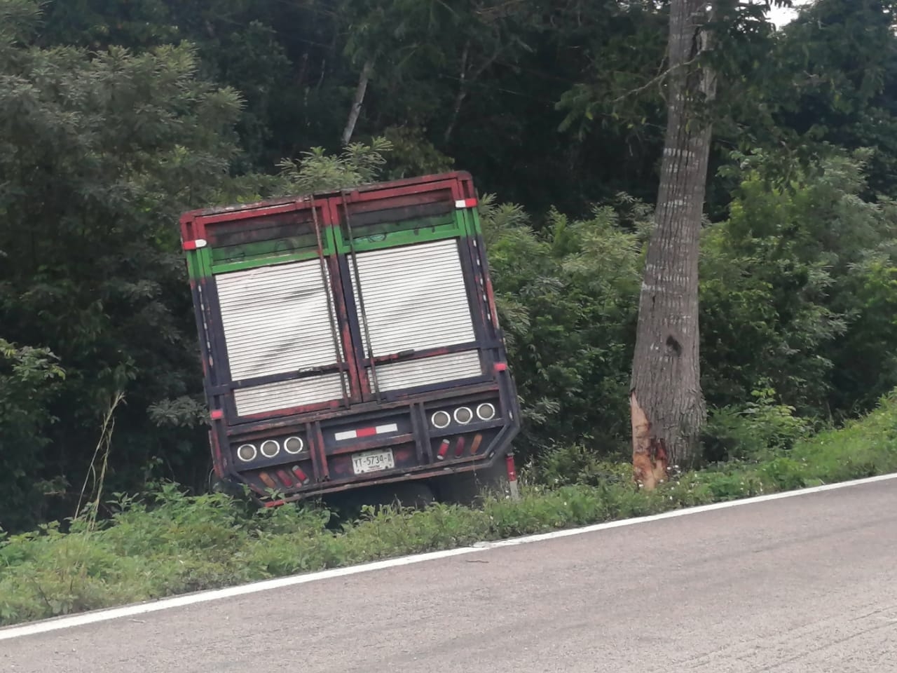 Los hechos se registraron durante la mañana, cuando salió de la carretera una camioneta