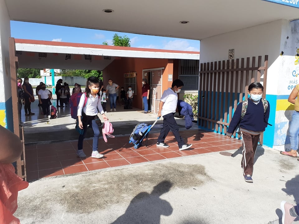 Alumnos en Cozumel, en proceso de adaptarse a las clases híbridas, afirman