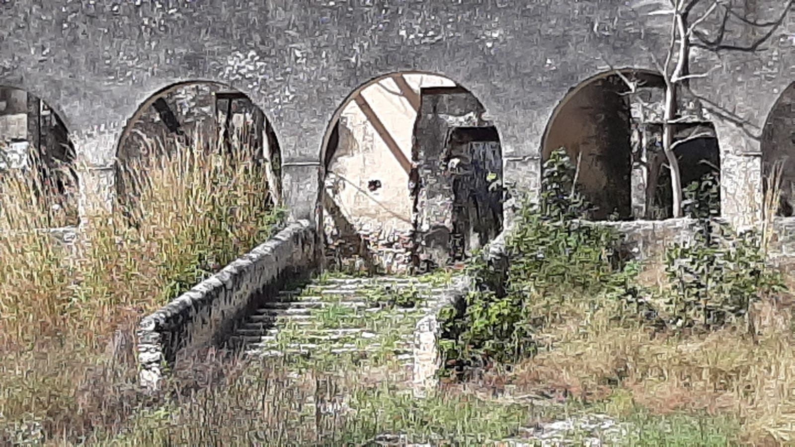 Visitantes suelen llevarse las piedras de la construcción para colocarlas en sus casas y jardines, sin que nadie sea sancionado