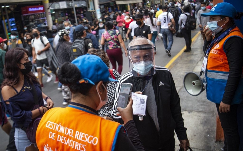 Perú detecta sus primeros cuatro casos de la variante ómicron del covid-19