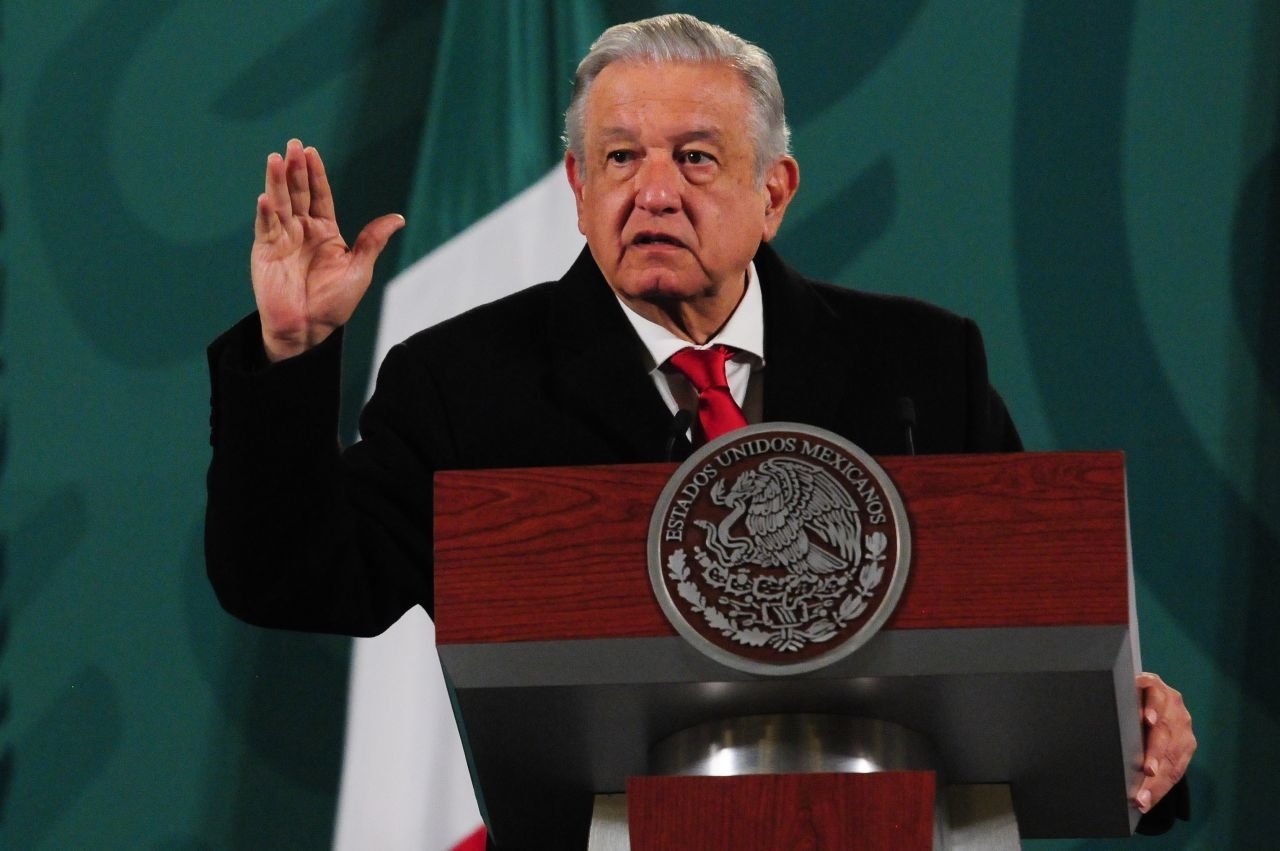 AMLO lamenta decisión del INE para posponer la revocación de mandato