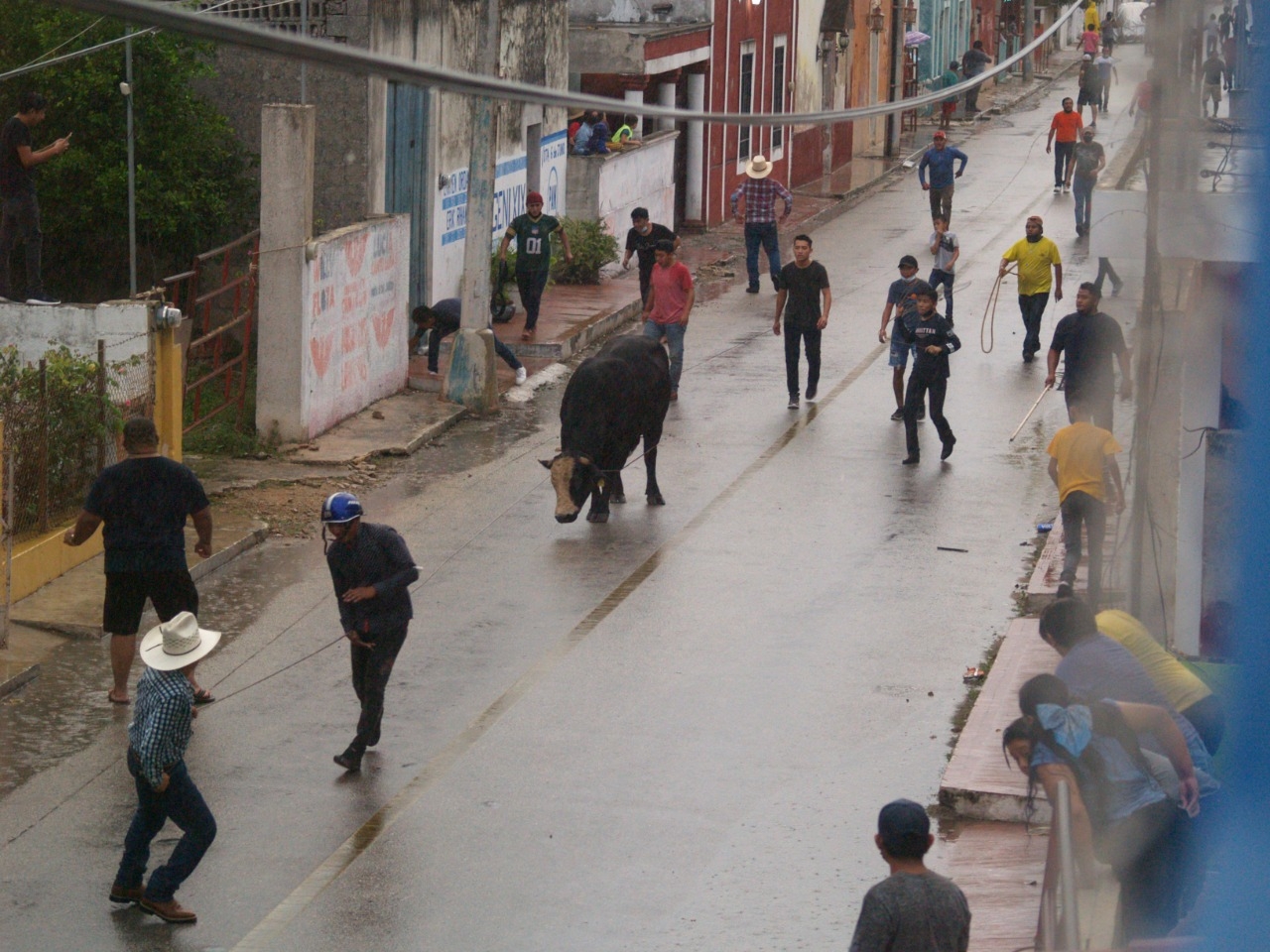 La primera autoridad del pueblo rechazó las múltiples críticas por maltrato animal y sostuvo que los eventos taurinos son una tradición en Yucatán