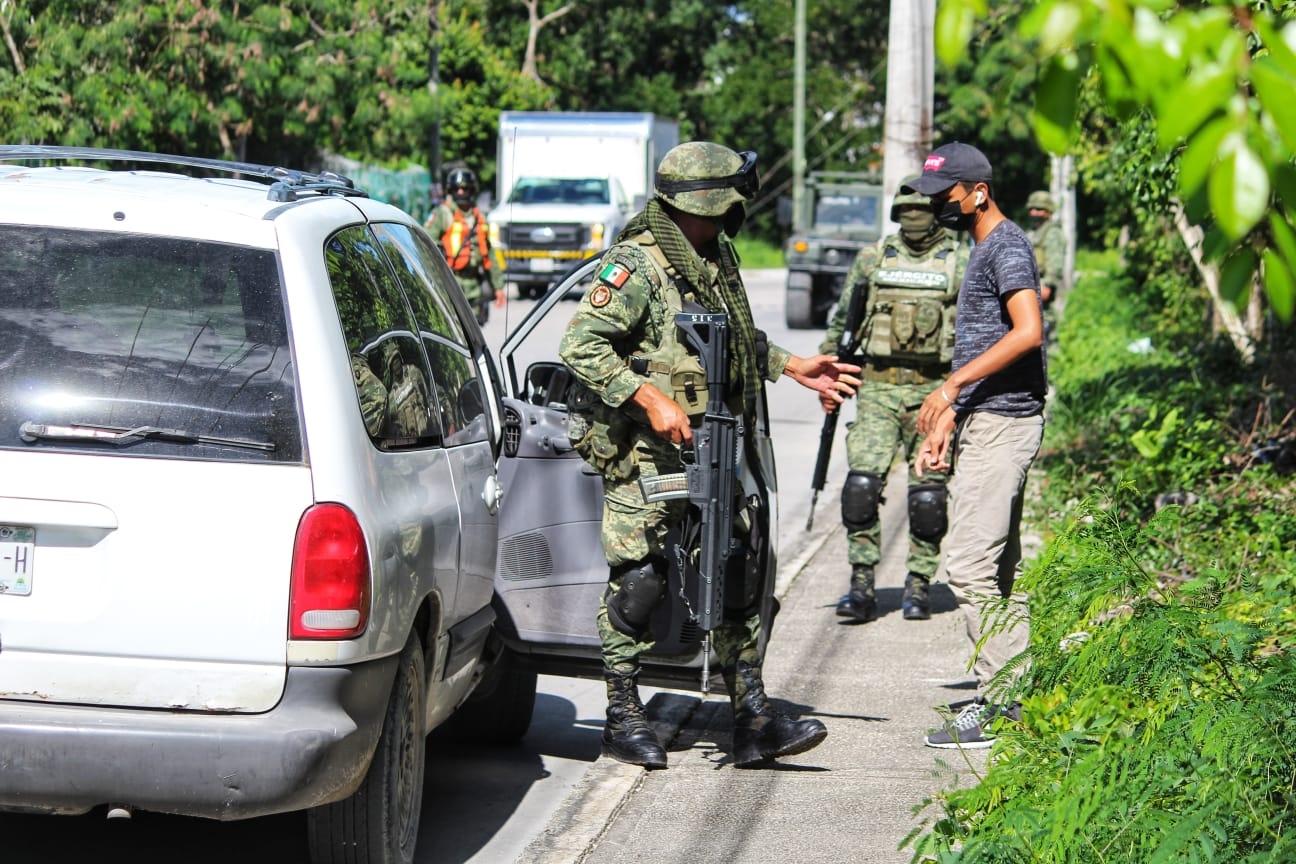 Ejército realiza operativo de seguridad en la SM 106 de Cancún