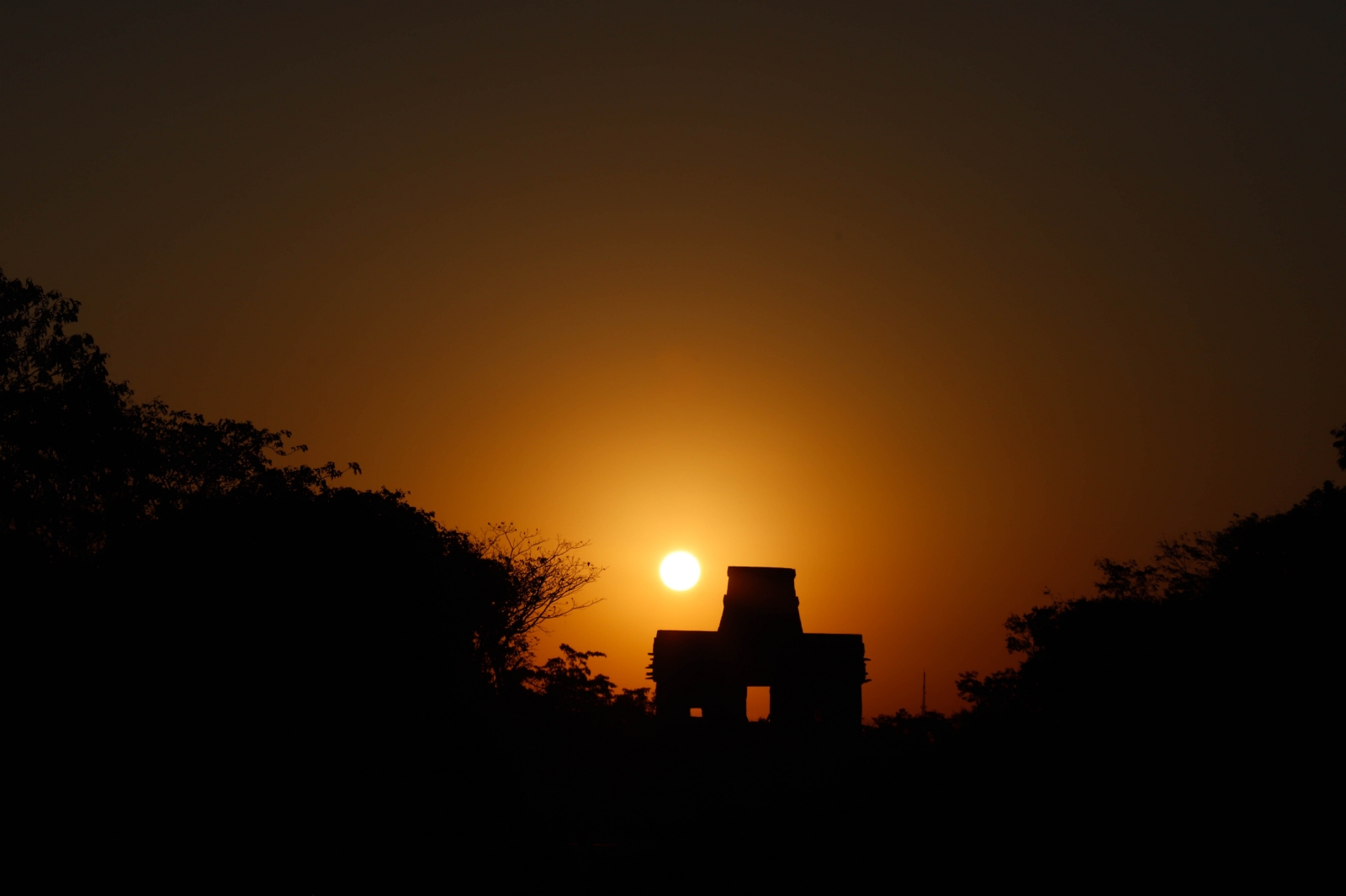 Solsticio de invierno en la zona arqueológica de Dzibilchaltún, Yucatán, pasó desapercibido