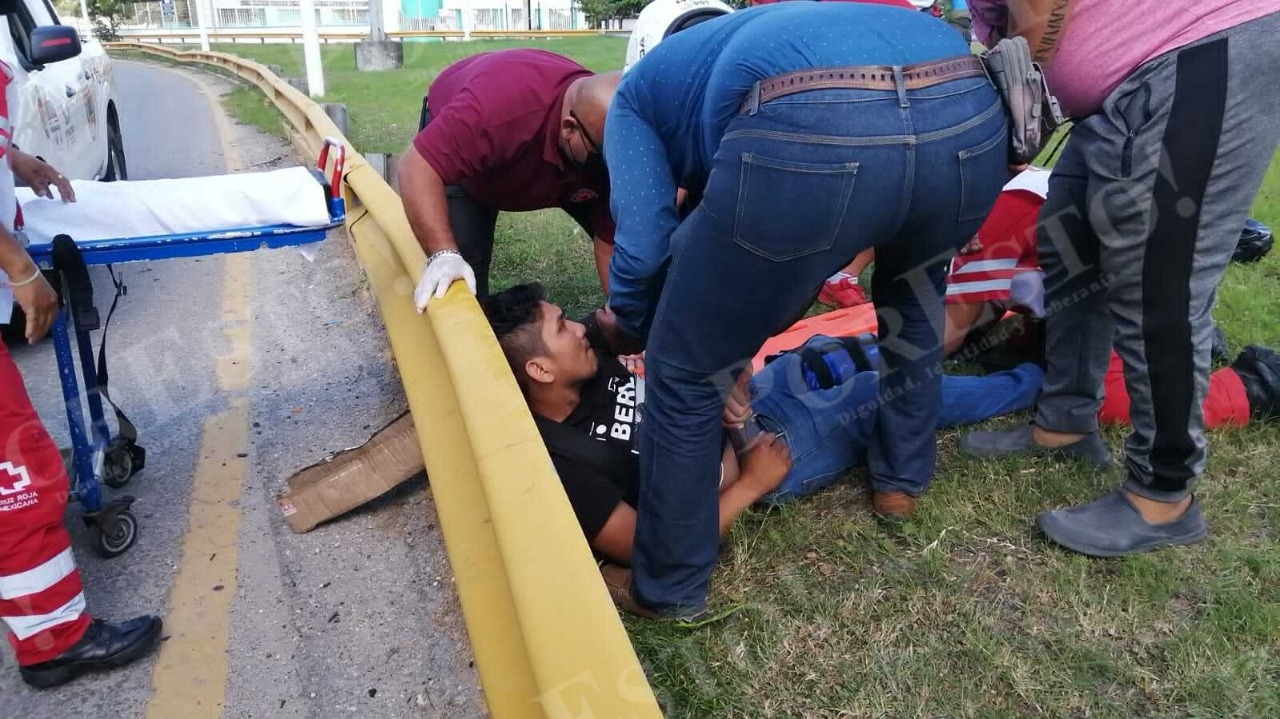 Choque entre motociclistas deja a un hombre con la pierna destrozada en Ciudad del Carmen